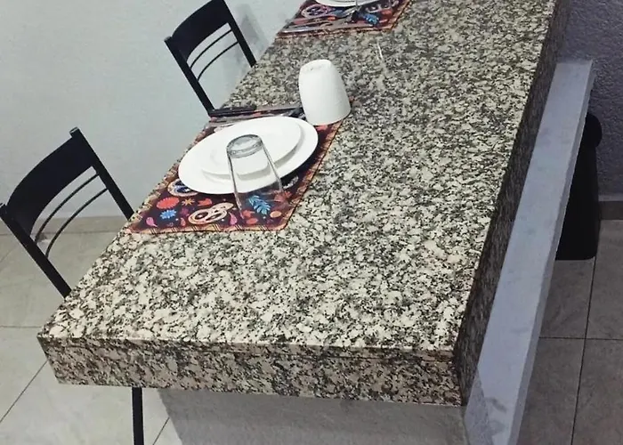 Authentic Near 5th Avenue Apartment