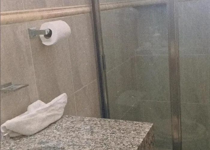 Authentic Near 5th Avenue Apartment